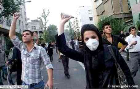 Protestors with rocks, Tehran, June 2009